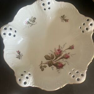 15 salad:3bowl/1platter/8smplates/8bread/16lg plates/6tea cups/saucers 1pitcher